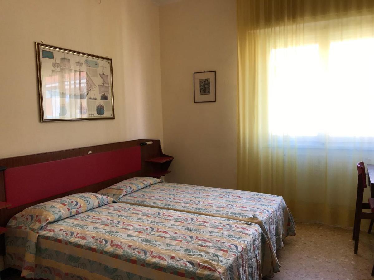 Hotel Robinia Imperia Exterior foto