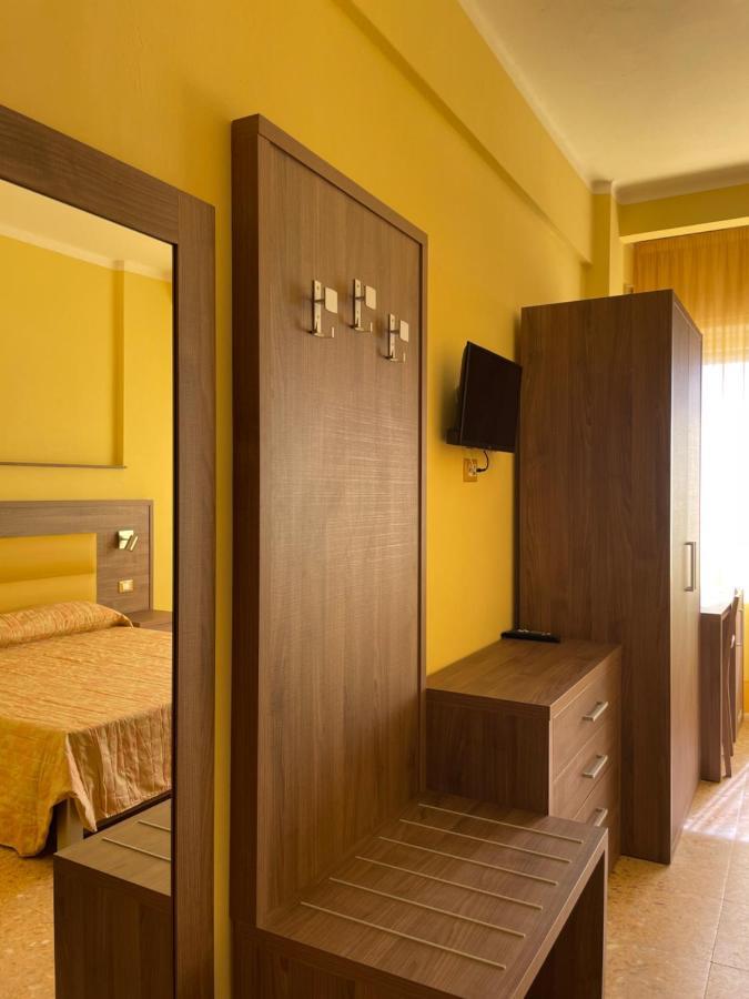 Hotel Robinia Imperia Exterior foto