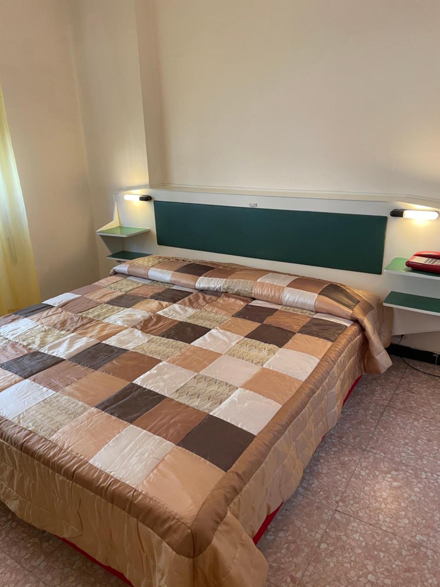 Hotel Robinia Imperia Habitación foto