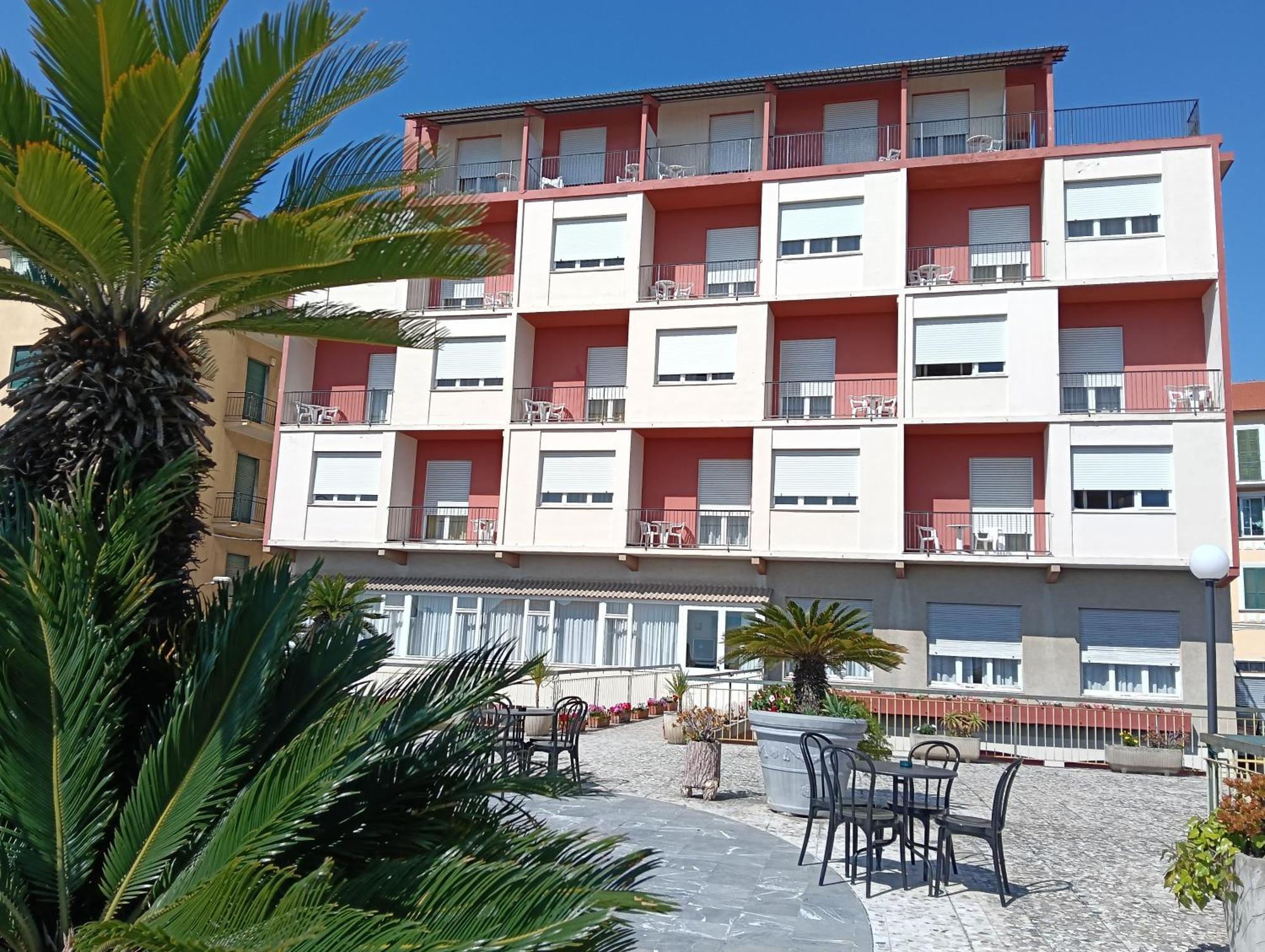 Hotel Robinia Imperia Exterior foto